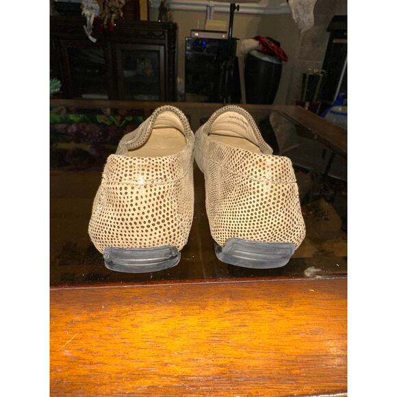 ⭐️ Women’s Vaneli Shiny Tan Driving Loafers. Size 6.5. Preppy Casual. Everyday - Picture 4 of 5